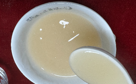 多少媽媽栽在輔導(dǎo)作業(yè)上！姥姥端來的一杯溫?zé)嵊袡C(jī)葛根粉，竟成了情緒 “滅火器”